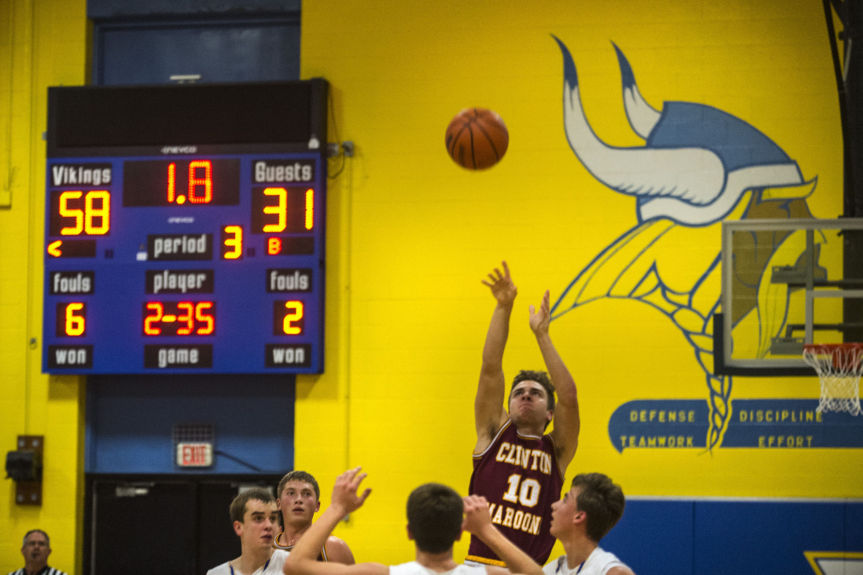 112917-blm-spt-4tvhoops